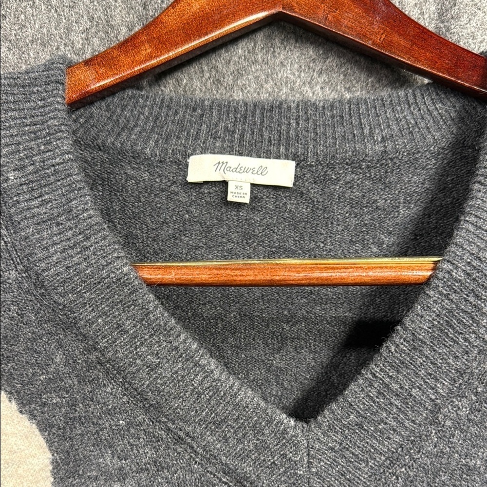 Madewell Gray and Cream V-Neck Sweater - Picture 2 of 3